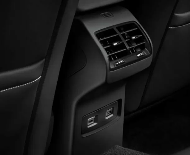 Citroen eC4 rear vents and USB charger